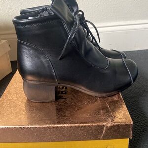 Black rouched fashion zipper bootie size 40